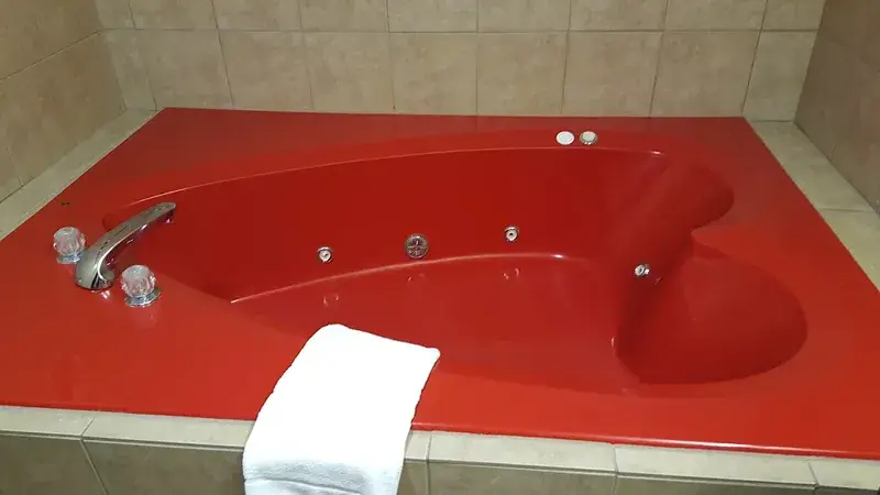 In-room hot tub at Hampton Inn Olathe in Olathe, KS