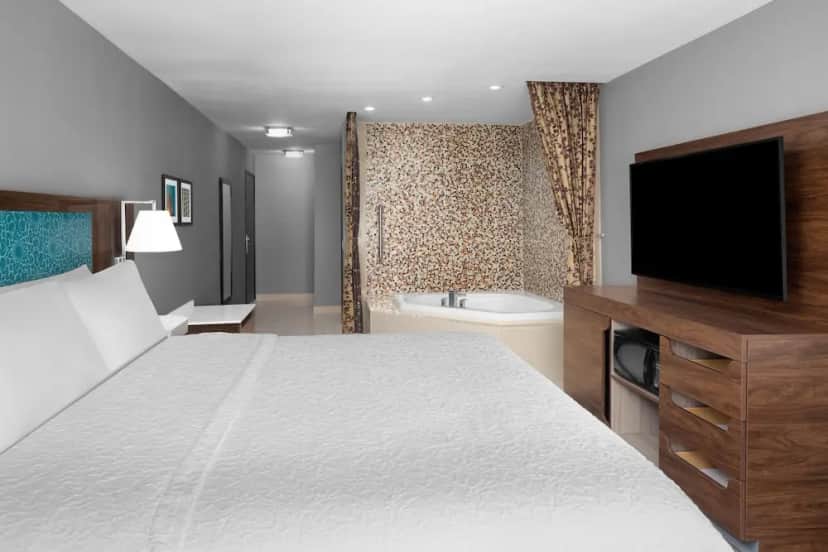 Private in-room jacuzzi in the Suite, 1 King Bed, Non Smoking at Hampton Inn Phoenix-Biltmore