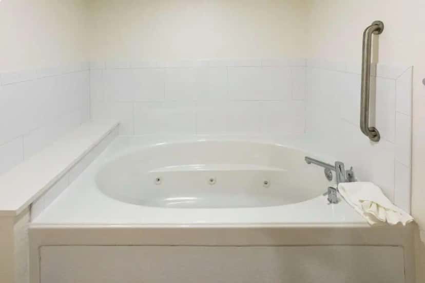 In-room hot tub at Hampton Inn Saint Augustine Beach in Saint Augustine Beach, FL