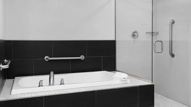 Hotels with jacuzzi in room in Stafford