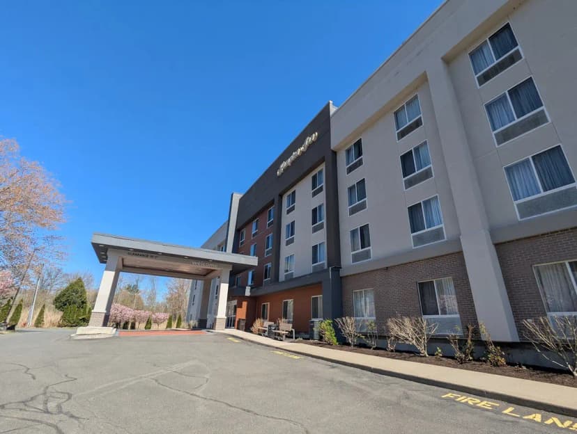 Hotels with jacuzzi in room in Waterbury