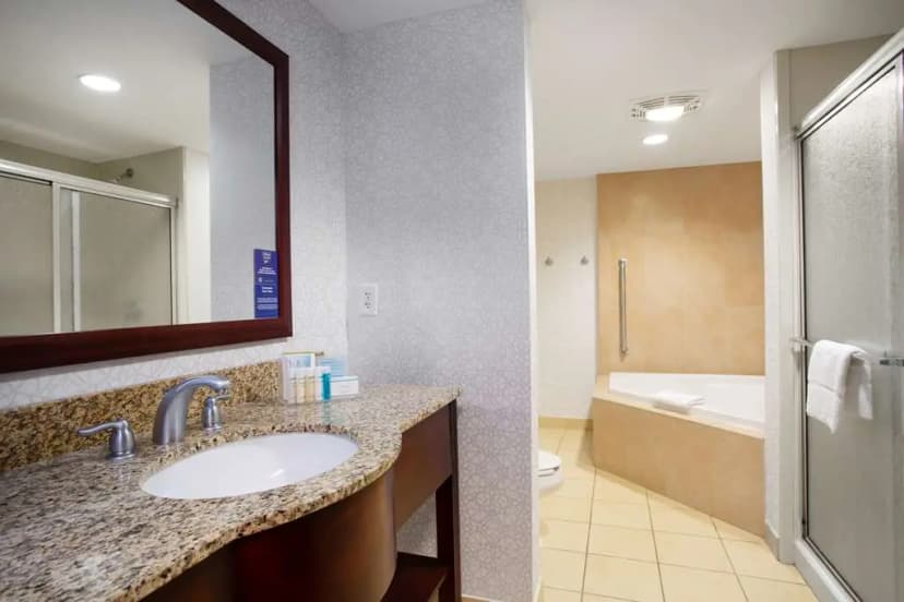 Hotels with jacuzzi in room in Watertown