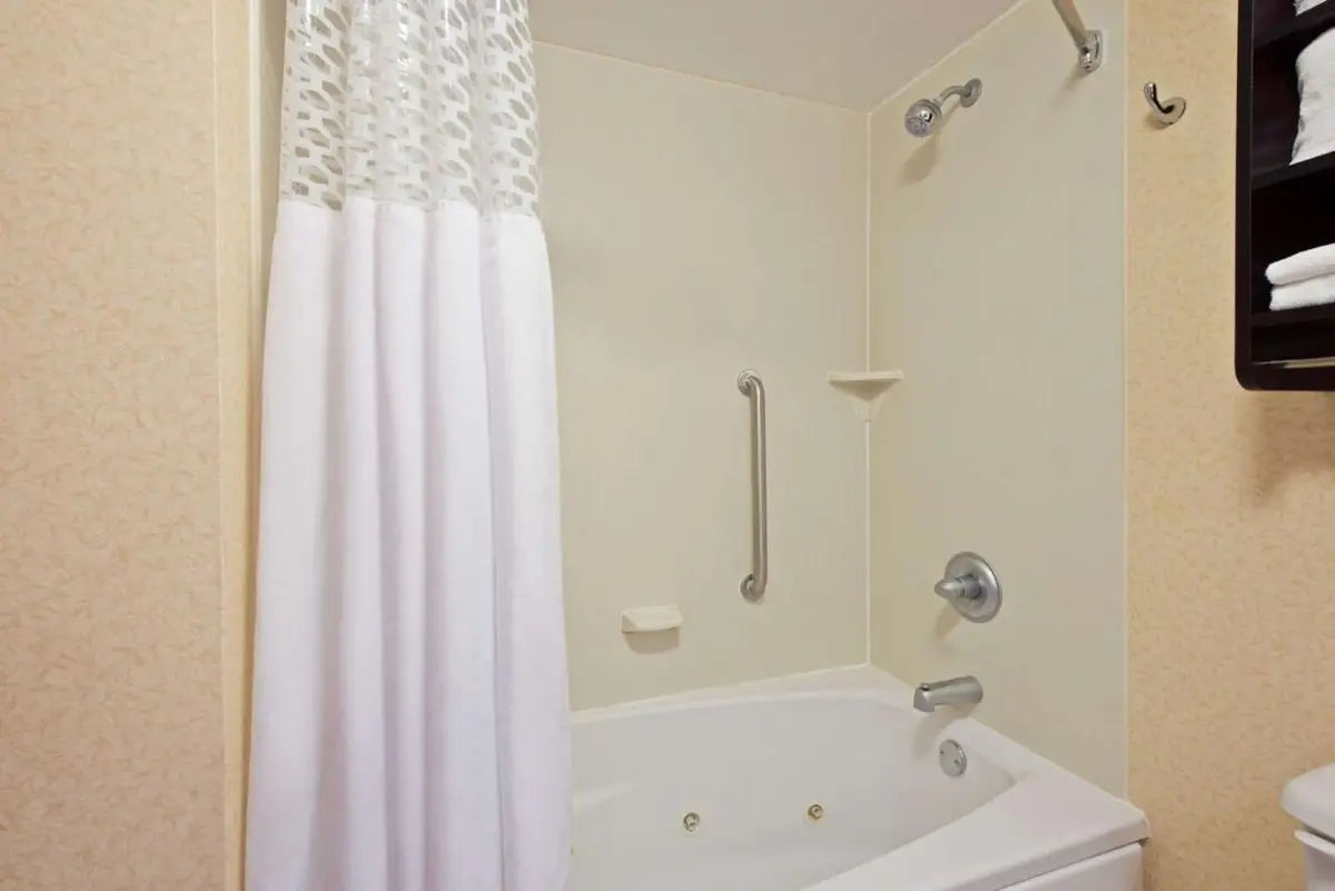 Hotels with jacuzzi in room in Hurricane