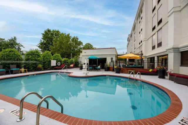 Hampton Inn Winston-salem Hanes Mall — guest room