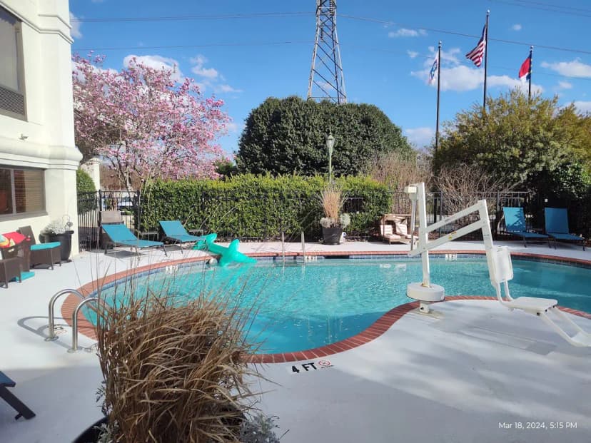 Hotels in Winston Salem with a jacuzzi in the room