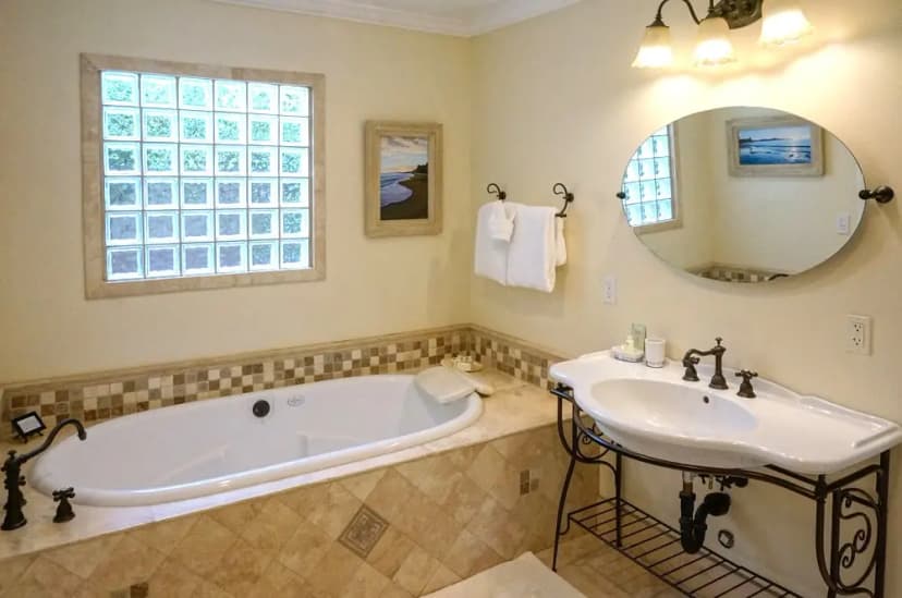 Hotels with jacuzzi in room in Santa Barbara