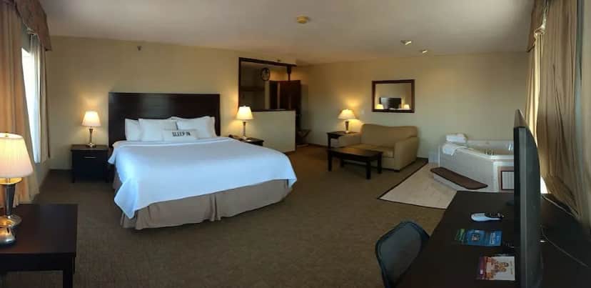 Private in-room jacuzzi in the Panoramic Room, 1 King Bed, Harbor View at Harbor House Inn