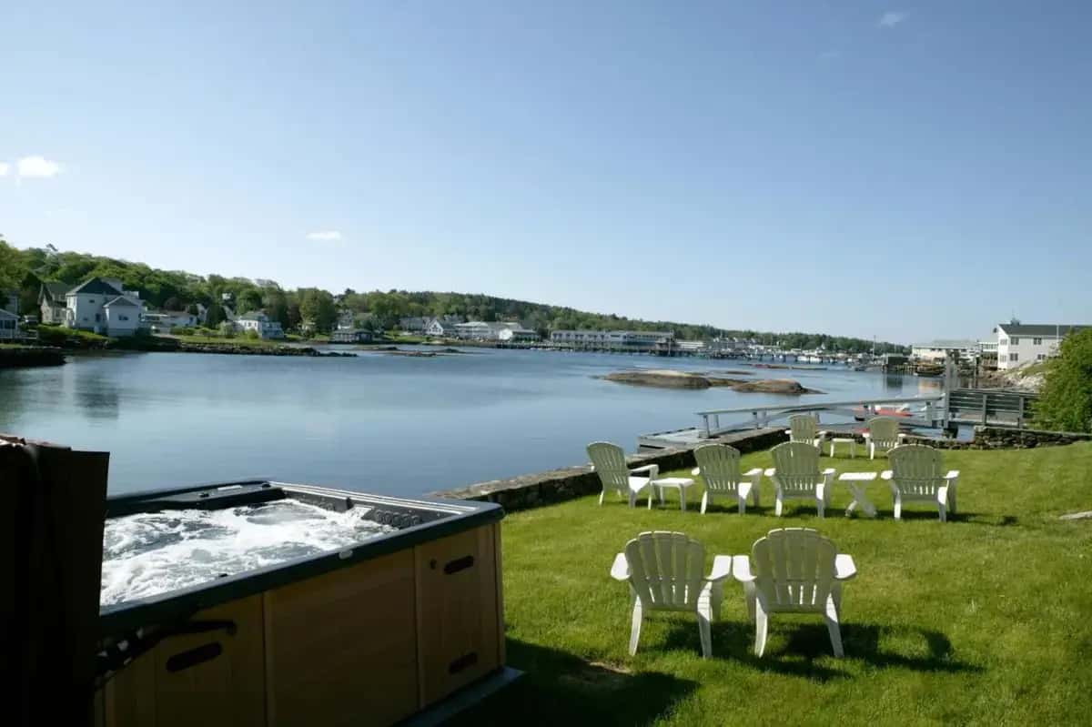 In-room hot tub at Harborage Inn on the Oceanfront in Boothbay Harbor, ME