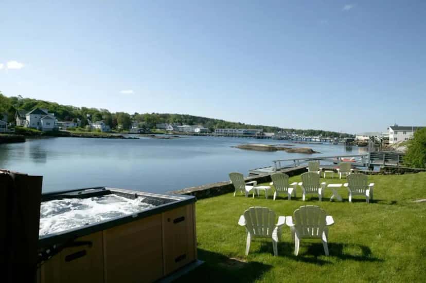 In-room hot tub at Harborage Inn on the Oceanfront in Boothbay Harbor, ME