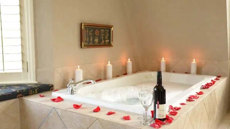 In-room hot tub at Harbour House Hotel in Niagara-on-the-Lake, NY