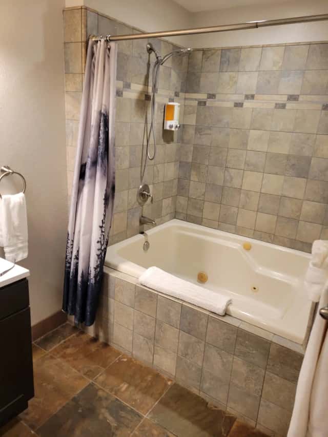 Jetted bathtub at Harmony Ridge Lodge