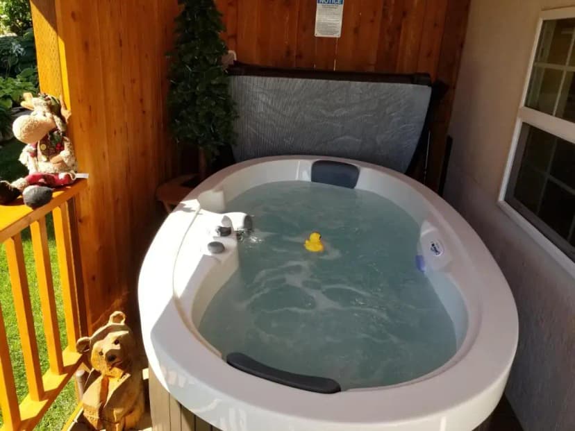 Hotels with jacuzzi in room in Leavenworth