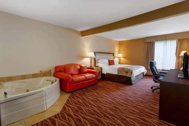 Jetted bathtub at Hawthorn Suites by Wyndham Allentown-Fogelsville