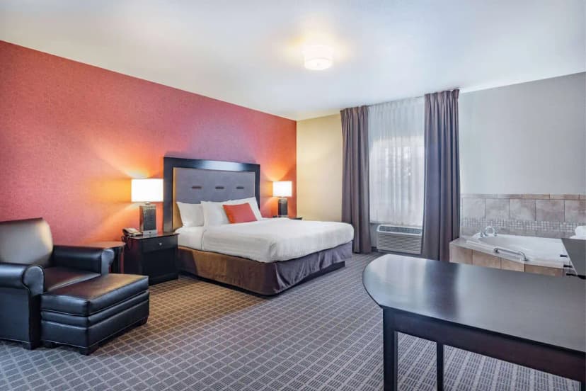 Hotels with jacuzzi in room in Dickinson