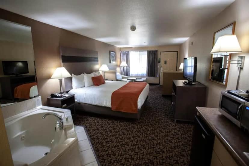 Private in-room jacuzzi in the 1 King Bed, Suite, Jetted Tub, Non-Smoking at Hawthorn Suites by Wyndham Napa Valley