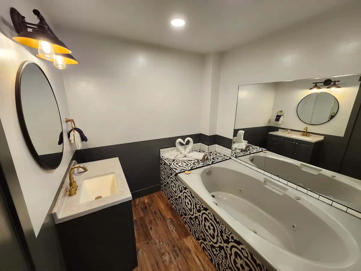 Private in-room jacuzzi tub at Heavenly Inn Lake Tahoe