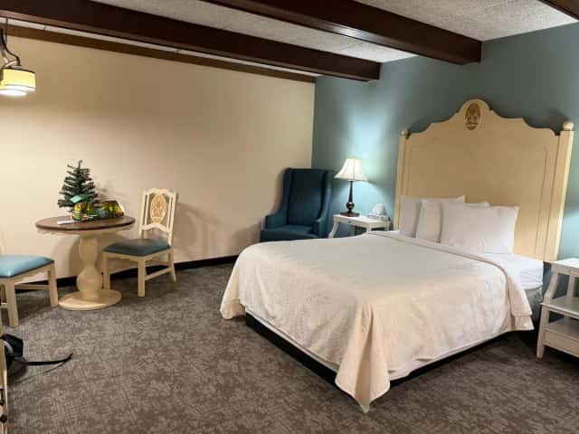 Helendorf River Inn And Conference Center — guest room