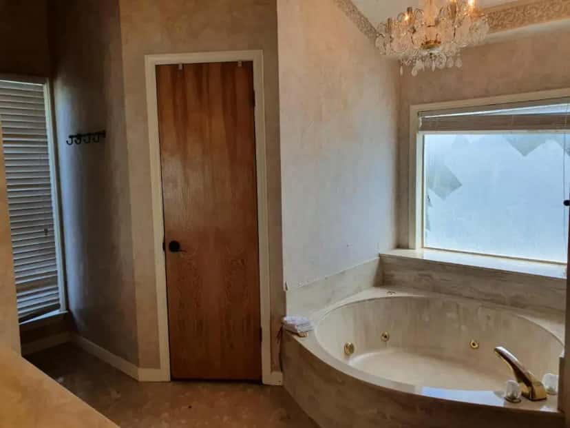 In-room hot tub at Hilltop Hacienda in San Marcos, TX