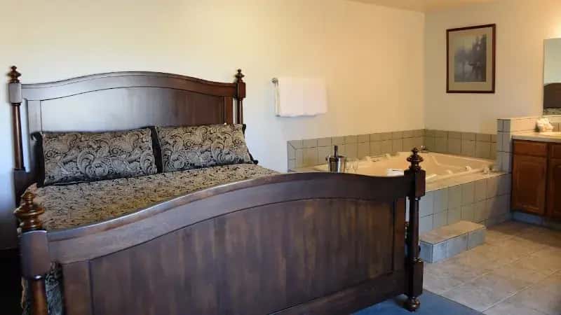 In-room hot tub at Hilltop Inn Broomfield Denver in Broomfield, CO