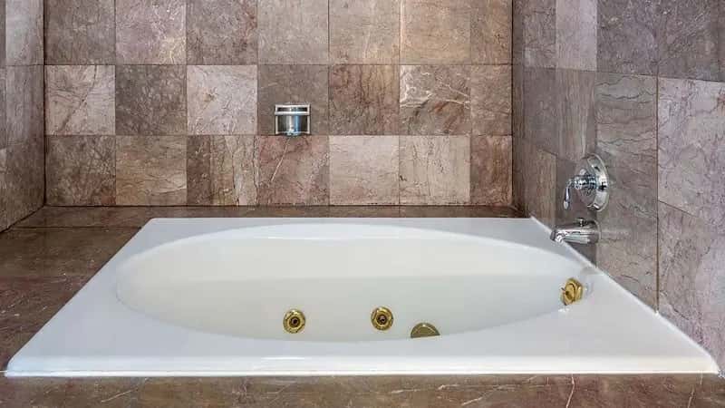 In-room hot tub at Hilton Alexandria Mark Center in Alexandria, VA