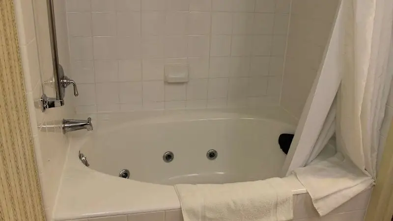 Hotels with jacuzzi in room in Addison