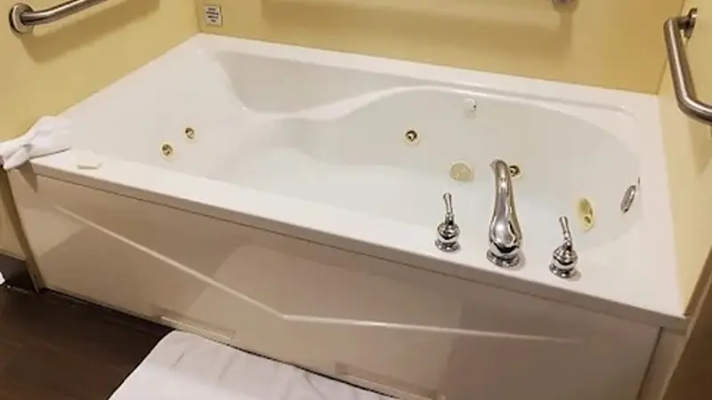 In-room hot tub at Hilton Garden Inn Akron-Canton Airport in North Canton, OH