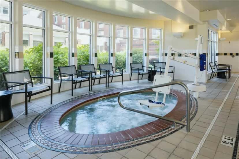 In-room hot tub at Hilton Garden Inn Albany in Albany, OR