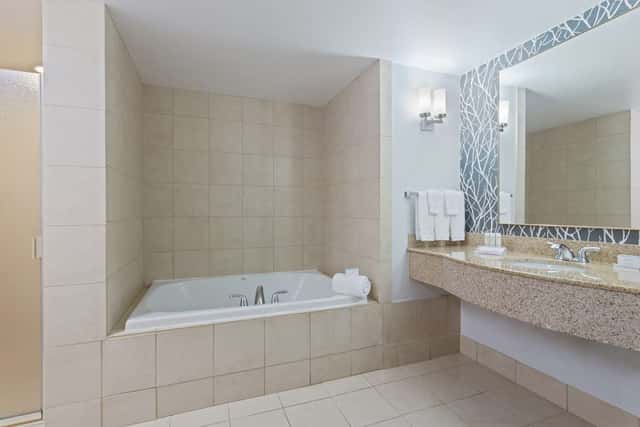 Jetted bathtub at Hilton Garden Inn Annapolis