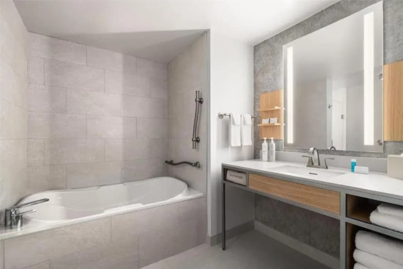 Hotels with jacuzzi in room in Arlington