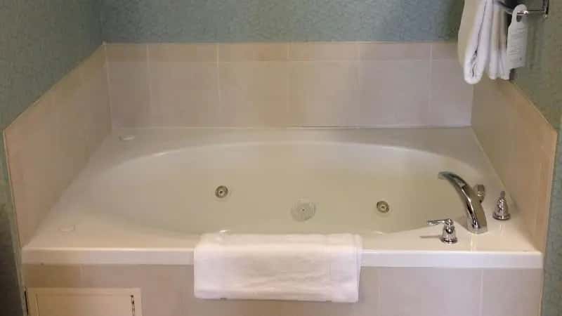 In-room hot tub at Hilton Garden Inn Atlanta South-McDonough in McDonough, GA