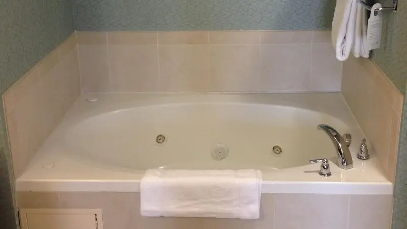 Hotels with jacuzzi in room in Mcdonough