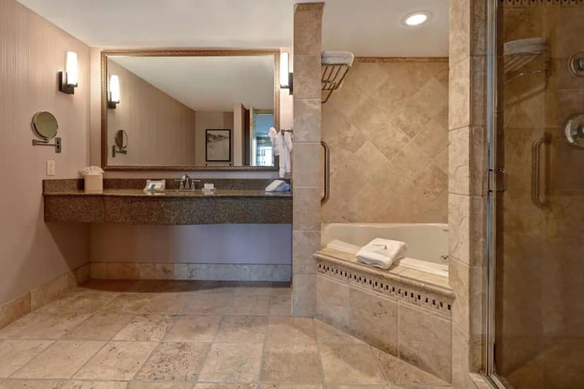 Hotels with jacuzzi in room in Eagle