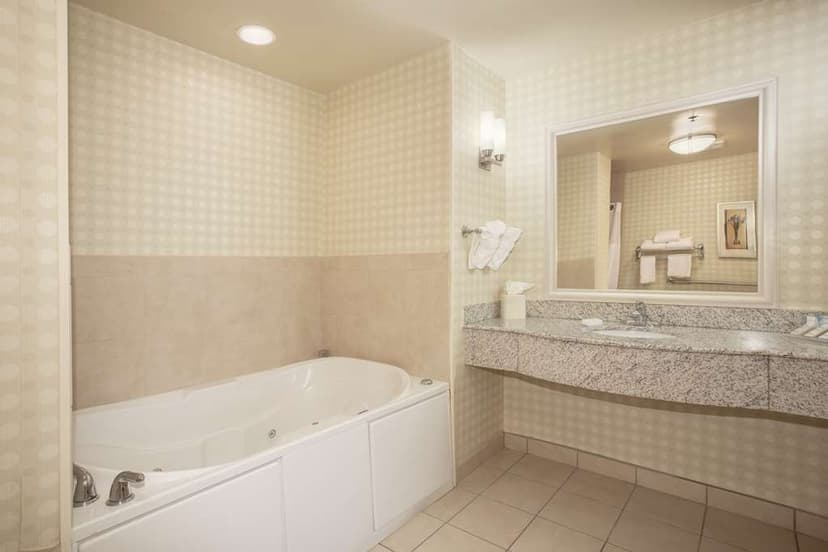 Hotels with jacuzzi in room in Wyoming