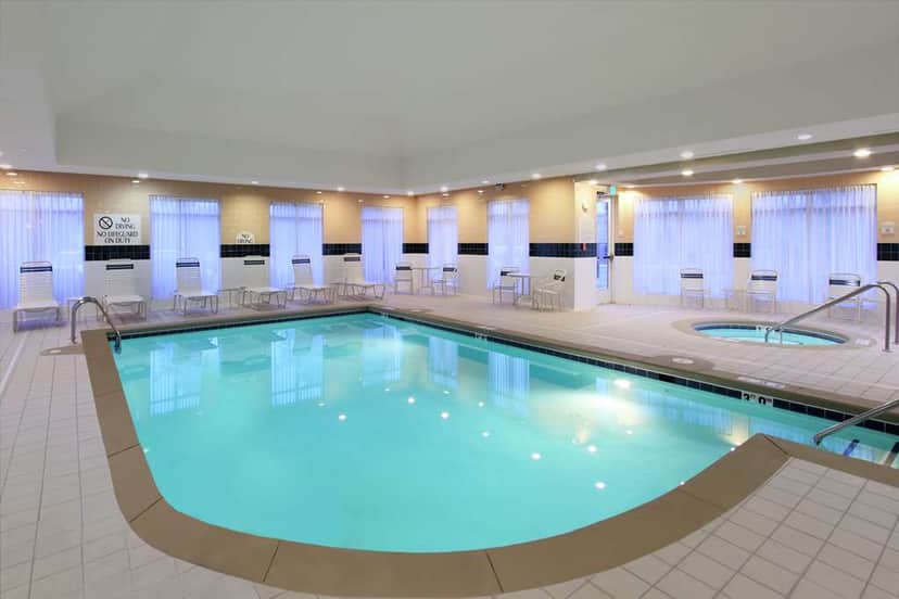 Shared indoor hot tub at Hilton Garden Inn Chesapeake/Greenbrier
