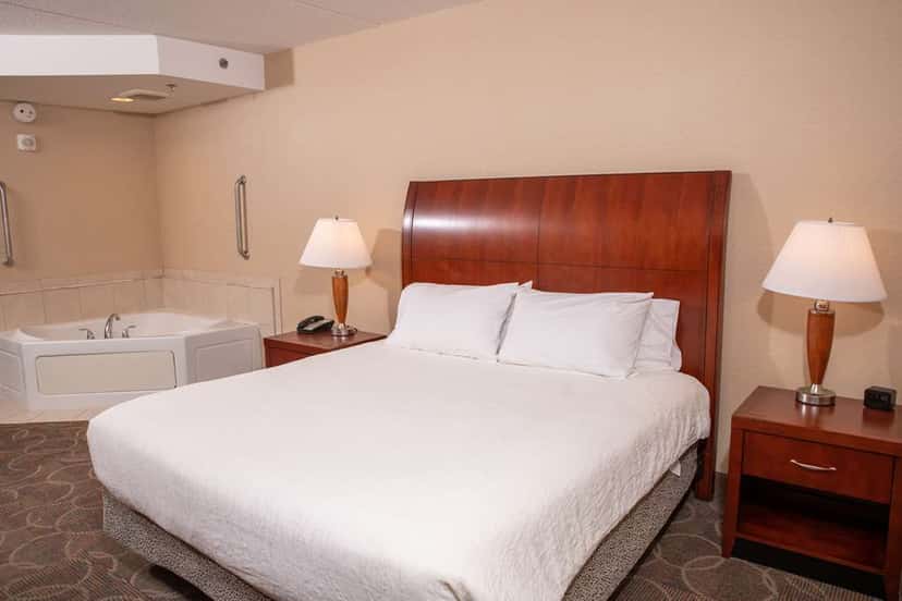 In-room hot tub at Hilton Garden Inn Erie in Erie, PA