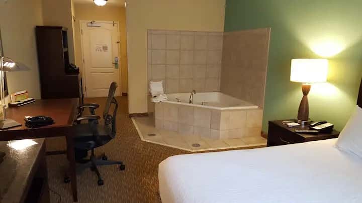 In-room hot tub at Hilton Garden Inn Gainesville in Gainesville, GA