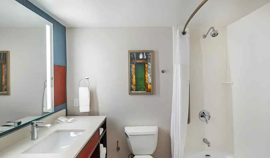 Hotels with jacuzzi in room in Sugar Land