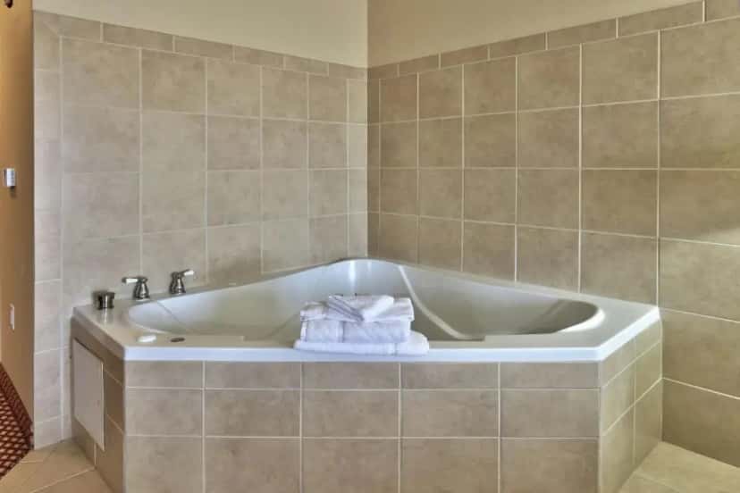 In-room hot tub at Hilton Garden Inn Las Cruces in Las Cruces, NM