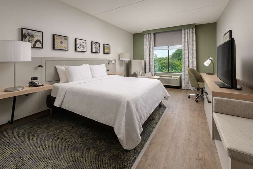 Hotels with jacuzzi in room in Franklin