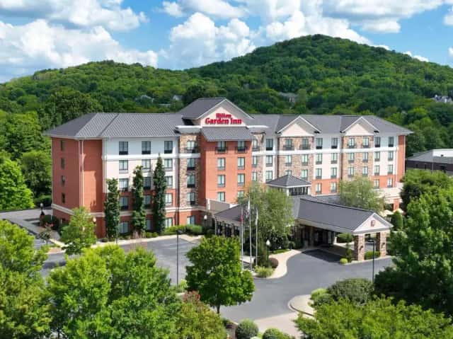 Hilton Garden Inn Nashville/franklin Cool Springs — guest room