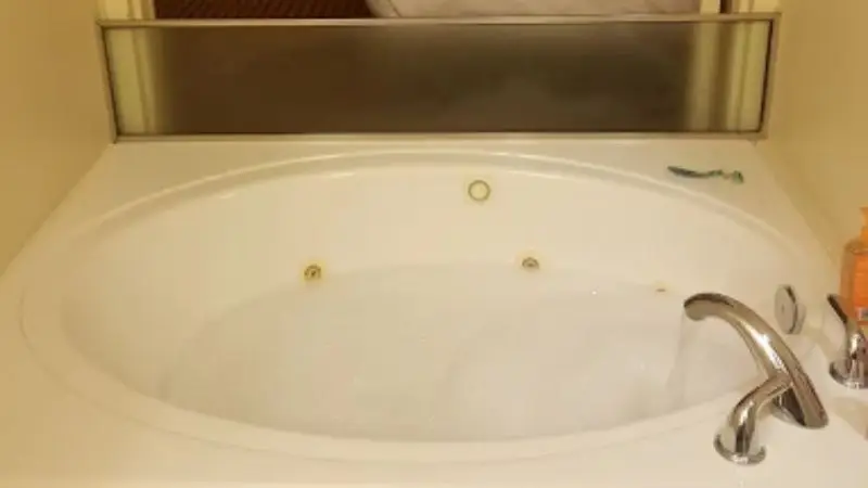 In-room hot tub at Hilton Garden Inn Richmond South/Southpark in Colonial Heights, VA