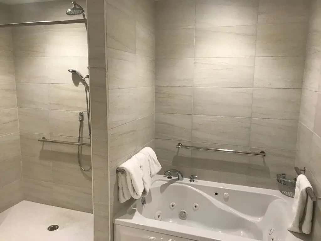 In-room hot tub at Hilton Garden Inn Rochester/University & Medical Center in Rochester, NY