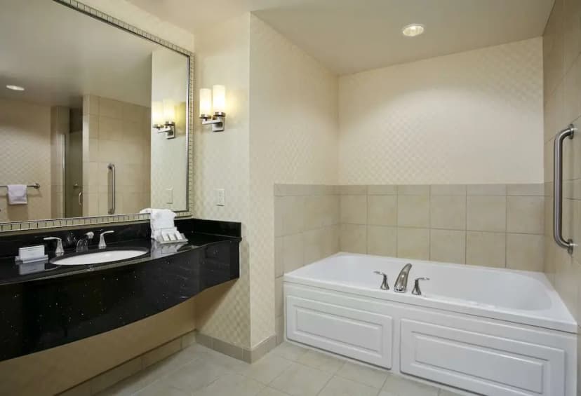 Hotels with jacuzzi in room in Rockville