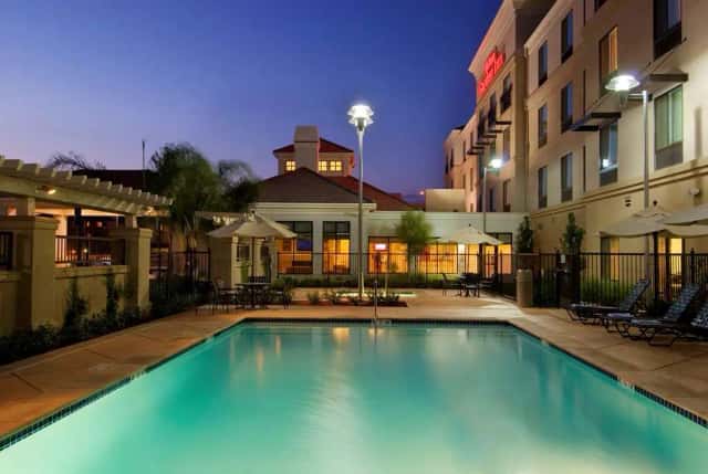Hilton Garden Inn Sacramento Elk Grove — guest room