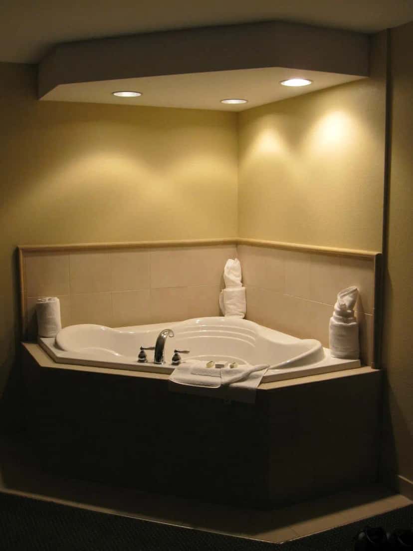 In-room hot tub at Hilton Garden Inn Seattle North/Everett in Mukilteo, WA