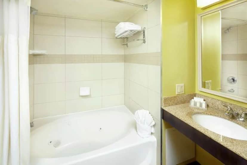 Private in-room jacuzzi at Hilton Garden Inn Tampa East/brandon