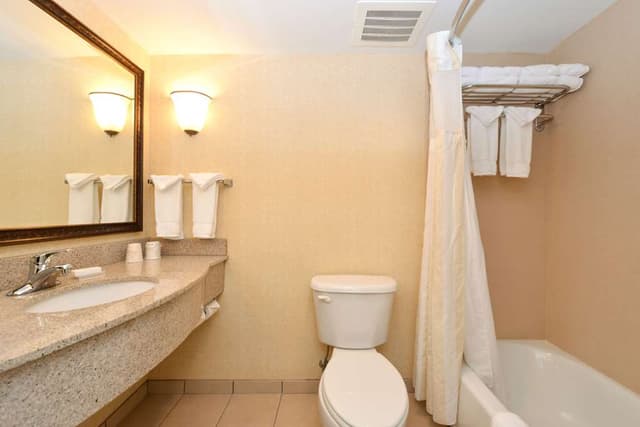 Deep soaking bathtub