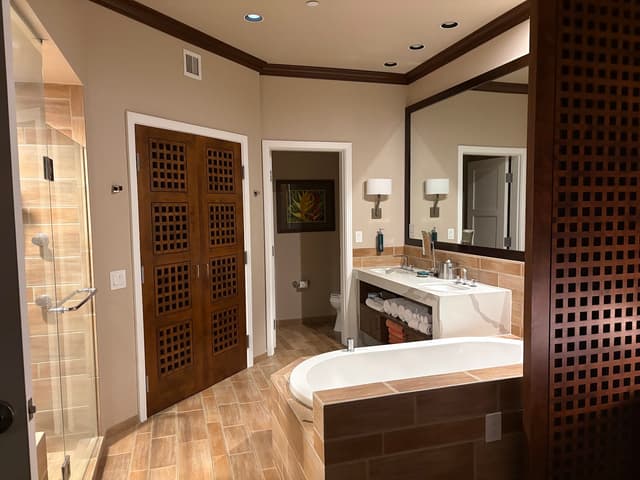 Deep soaking bathtub