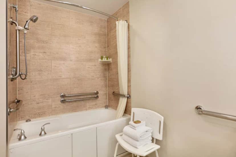 Deep soaking bathtub at Hilton Ocean City Oceanfront Suites