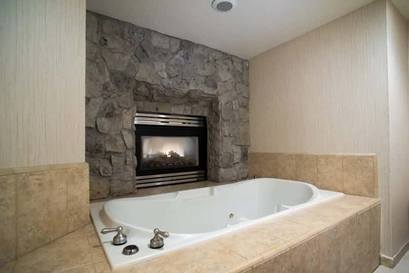 In-room hot tub at HiMark Hotel in South Lake Tahoe, CA
